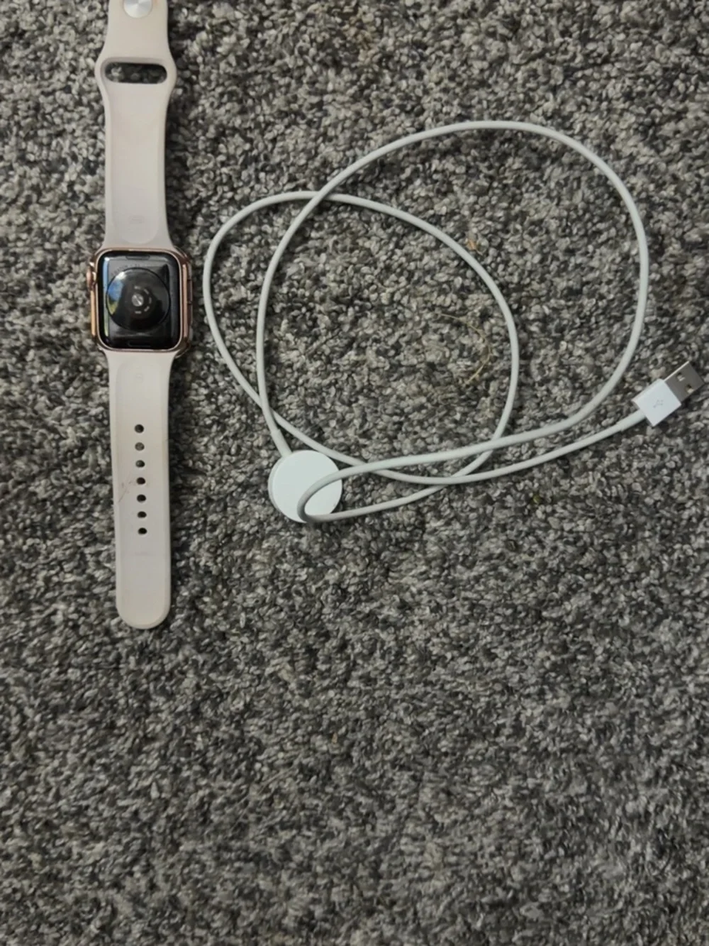 Apple Watch SE 40mm - Picture 2 of 2